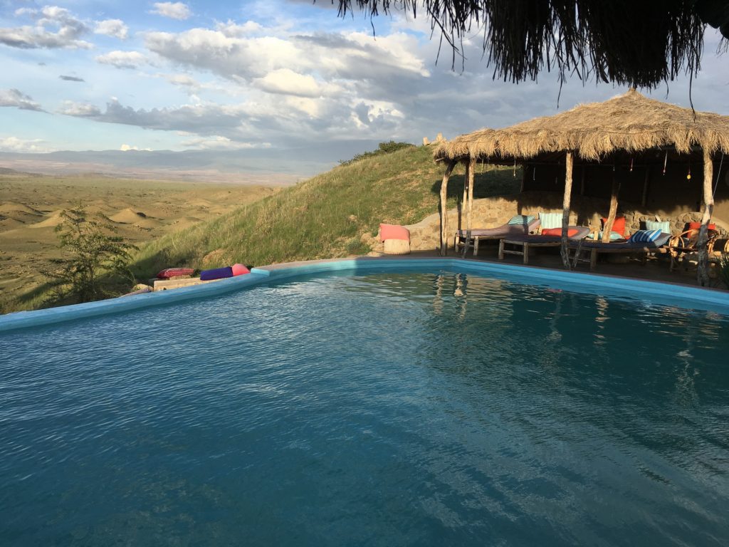 Serengeti_National_Park_Safari_lodge_pool