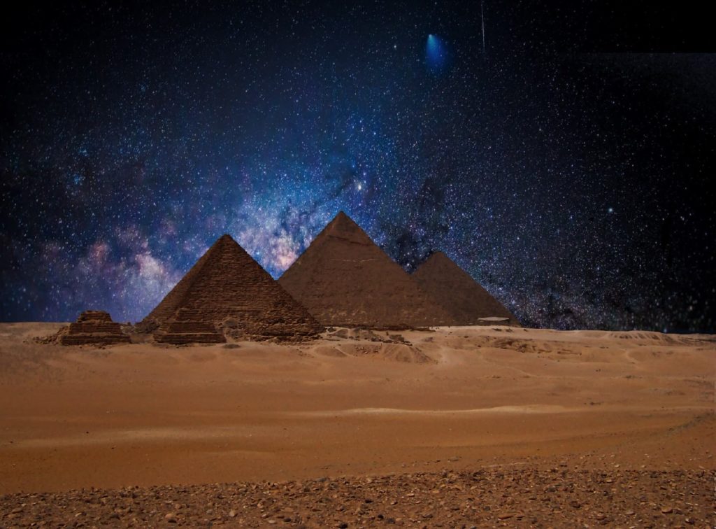 Sehemu maarufu za kukodisha wakati wa likizo mjini Misri Pyramid Desert Stars