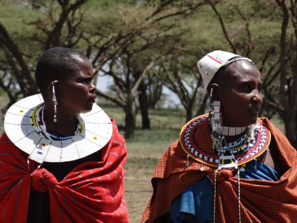 Maasai Woman - Safari dans le parc national du Serengeti en Tanzanie et vacances à la plage à Zanzibar