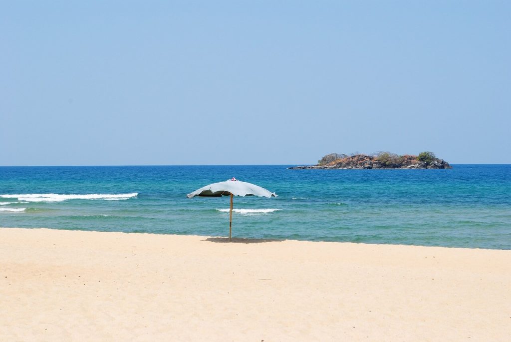 Sehemu maarufu za kukodisha wakati wa likizo mjini Malawi Lake Malawi Beach