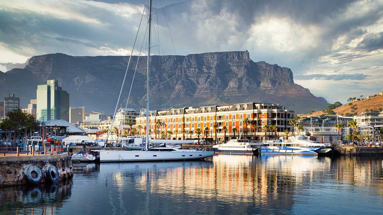 Sail a yacht around Robben Island