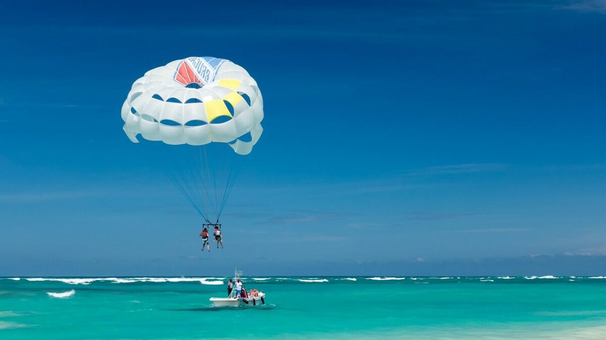 Water activities in Mombasa - Paragliding / Parasailing